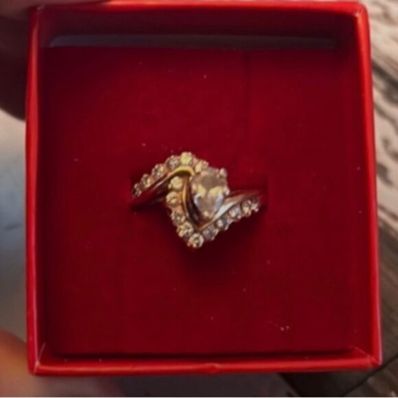 *GORGEOUS*.75 CTTW Diamond 10k Yellow Gold Sz 7 Ring .60 Ct Pear 5.38grams